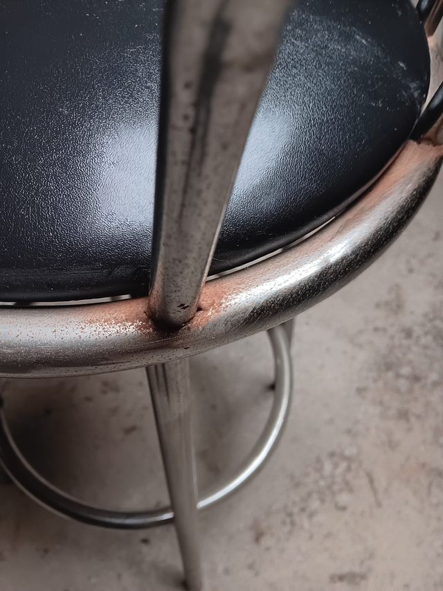 Tavolo alto da bar con 2 sedie girevoli