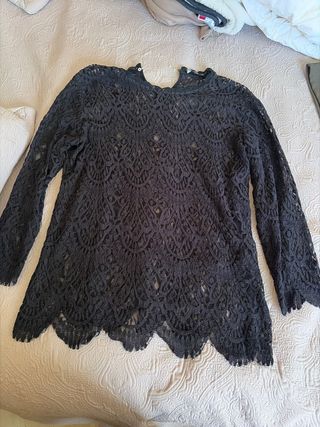 Blusa de encaje negra manga  larga