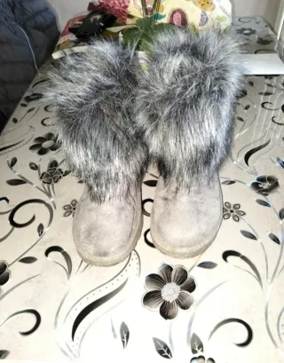 Stivaletti donna con pelliccia grigi. Usati 2 volt