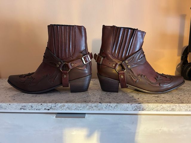 Botas de cuero estilo cowboy