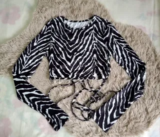 Camiseta ajustada animal print espalda al aire