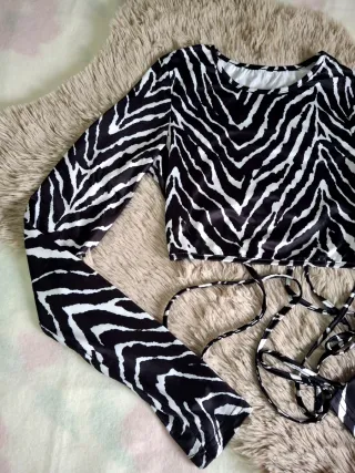 Camiseta ajustada animal print espalda al aire