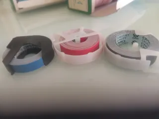 26 rollos Cintas Dymo 9mm y 12mm (Azul, Rojo)