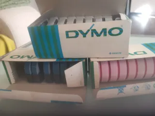 26 rollos Cintas Dymo 9mm y 12mm (Azul, Rojo)