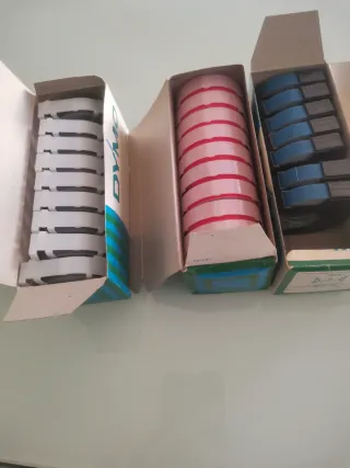 26 rollos Cintas Dymo 9mm y 12mm (Azul, Rojo)