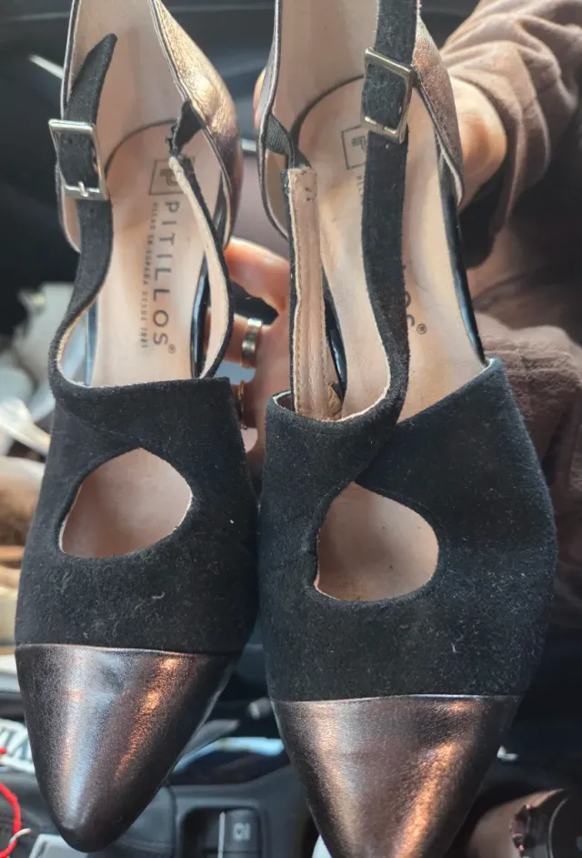 Zapatos NUEVOS Pitillos Negros Talla 35.