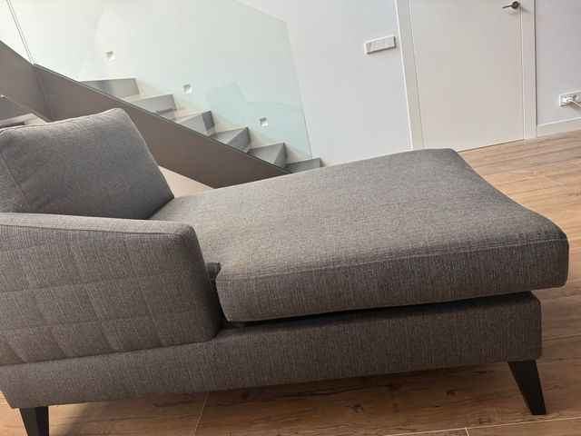 Chaise longue gris tapizado