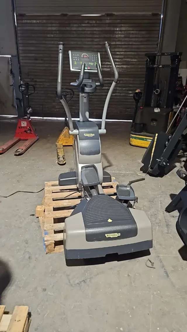 Technogym Excite+ 700i Crossover Elíptica