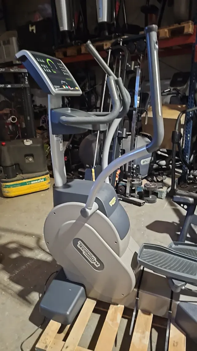 Technogym Excite+ 700i Crossover Elíptica