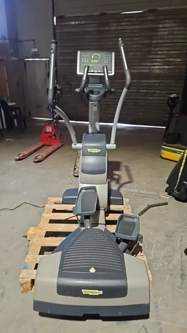 Technogym Excite+ 700i Crossover Elíptica