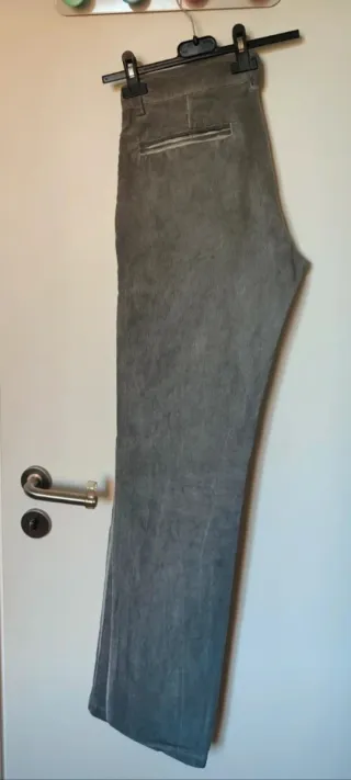 Pantaloni a coste sottili grigio