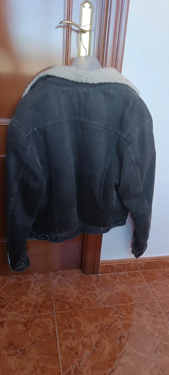 Chaqueta Levi's Negra de borrego