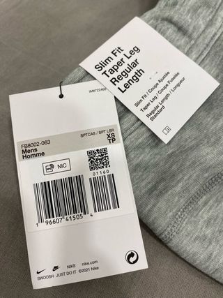 Pantalón Nike Tech Gris