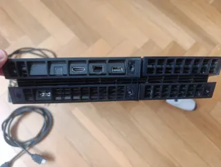 PS4 Slim 1TB Disco Negra + Mando y Cables