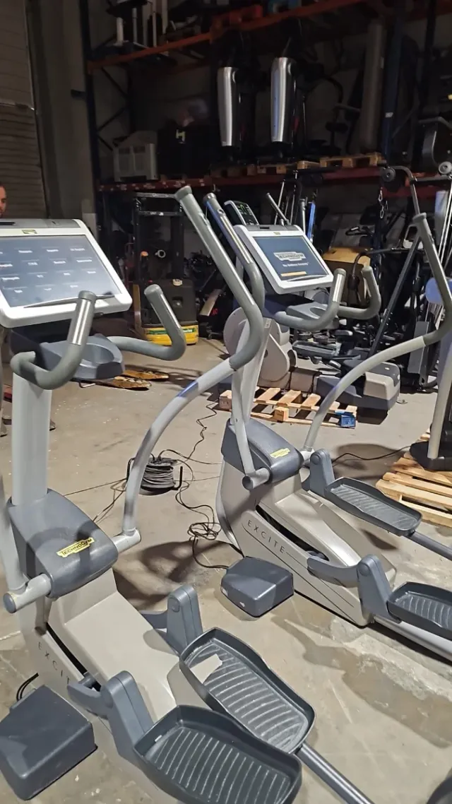 Elíptica Technogym Synchro TV.