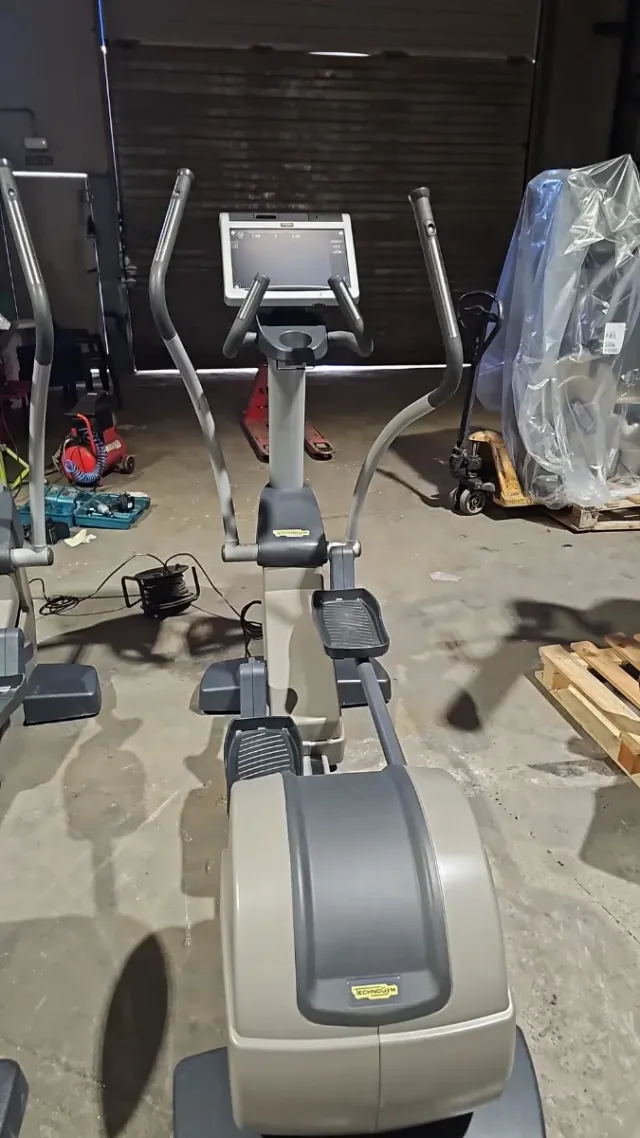 Elíptica Technogym Synchro TV.