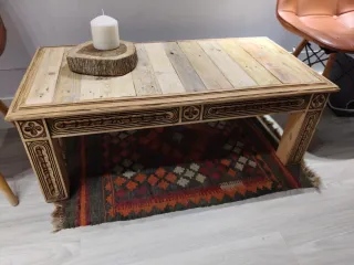 Mesa de centro de madera rústica