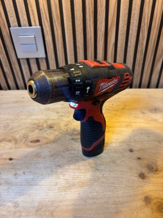 Atornillador Milwaukee M12 BPD con batería