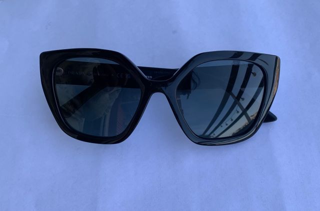 Gafas de Sol PRADA Negras Elegantes