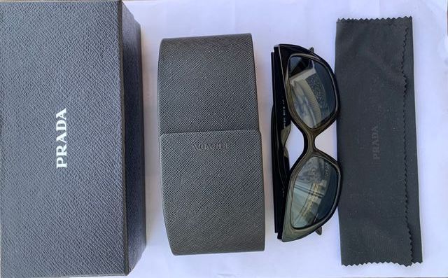 Gafas de Sol PRADA Negras Elegantes