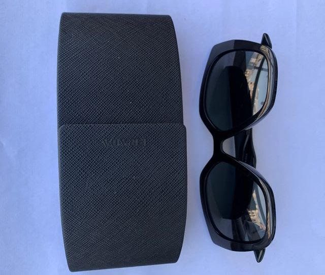 Gafas de Sol PRADA Negras Elegantes