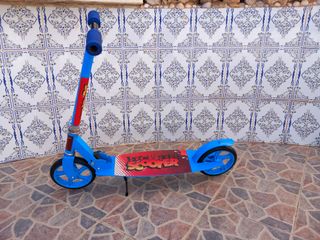 Patinete infantil azul ruedas grandes