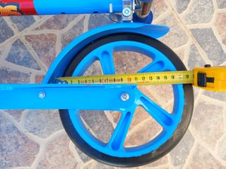 Patinete infantil azul ruedas grandes