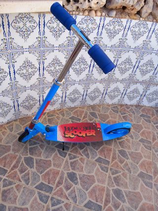 Patinete infantil azul ruedas grandes