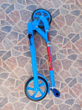 Patinete infantil azul ruedas grandes