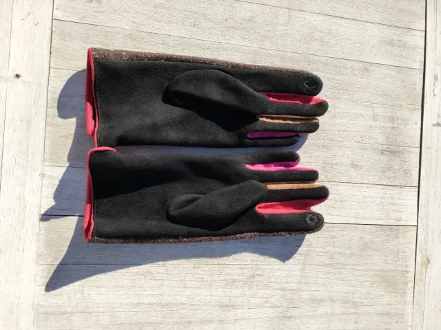 Guantes marrones y multicolor