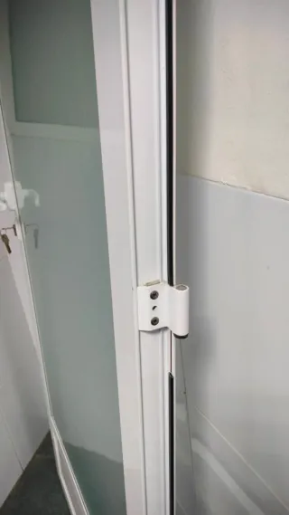 Puerta de aluminio con cristal