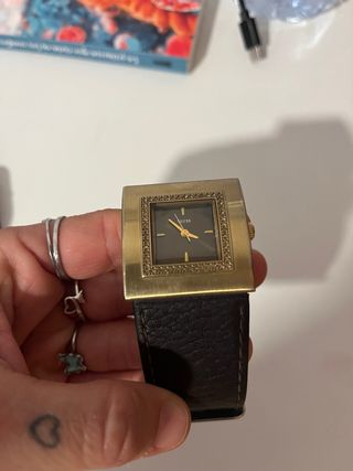 Reloj Guess Dorado y Negro