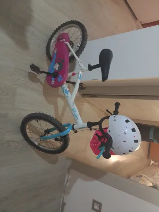 Bicicleta infantil 16 Btwin y casco Oxelo incluido