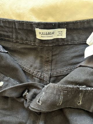 Vaquero corto negro Pull&Bear Talla 36