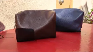 2 neceseres de viaje Furla (azul y marrón)