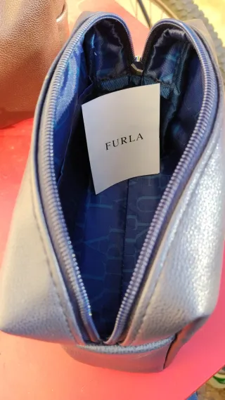 2 neceseres de viaje Furla (azul y marrón)