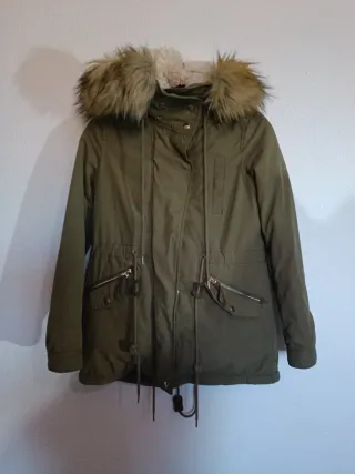 Parka verde Bershka con forro polar