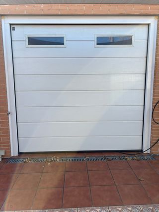 Puerta de Garaje Hormann 2.35x 2.35 cm