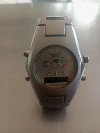 Reloj Philips Arnol Cuarzo Plata le falta el crist