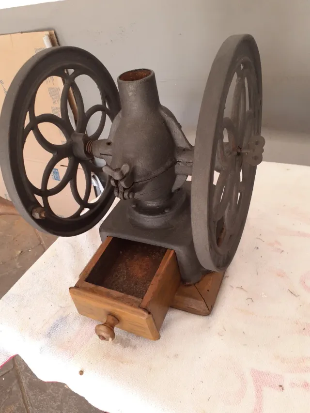 Antico macinacaffè Simplex