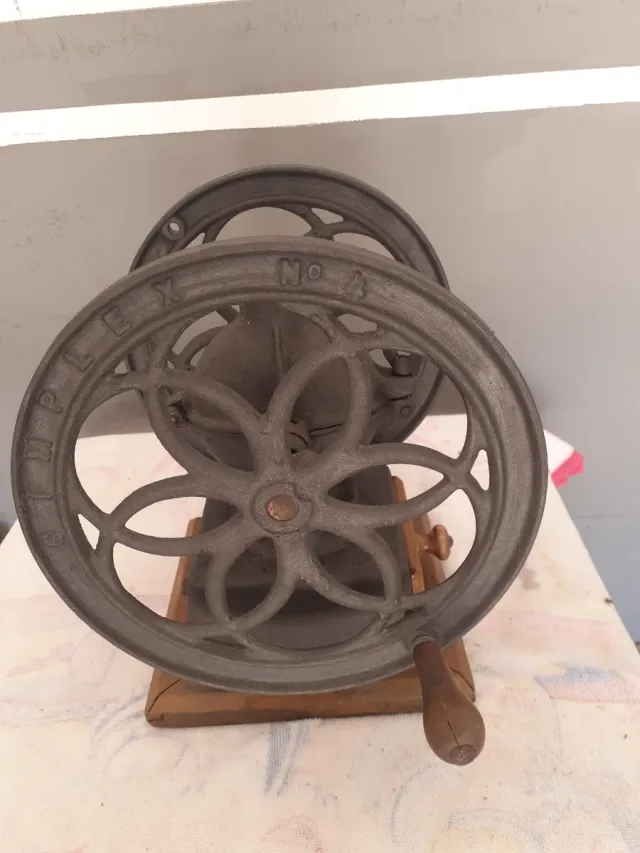 Antico macinacaffè Simplex