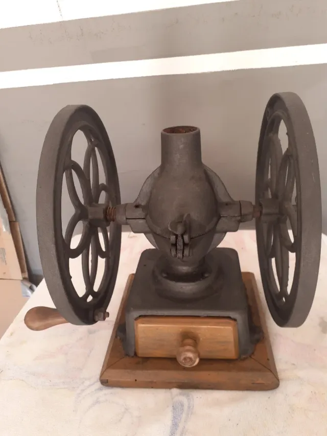 Antico macinacaffè Simplex