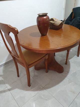 Mesa de comedor redonda de madera