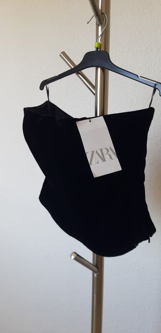Top corsé. Con varillas. De Zara. Nuevo sin estren