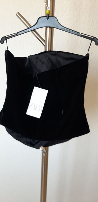 Top corsé. Con varillas. De Zara. Nuevo sin estren