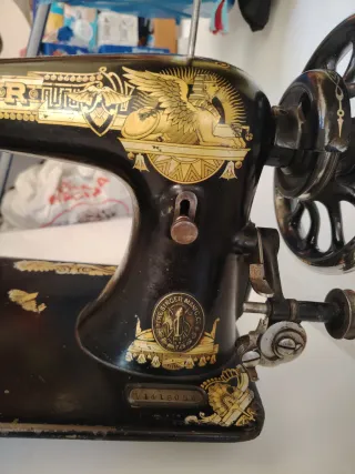 Máquina de coser Singer antigua