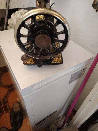 Máquina de coser Singer antigua