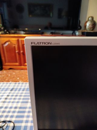 Pantalla LG y Teclado