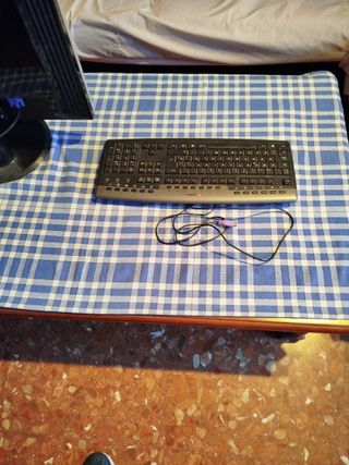 Pantalla LG y Teclado