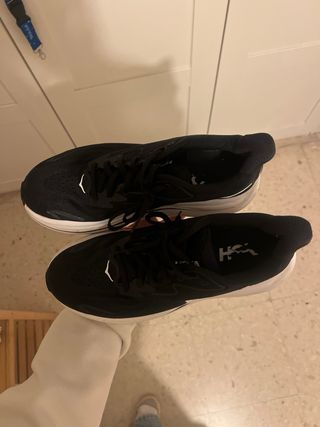 Zapatillas Hoka Clifton 10 Negras y Blancas